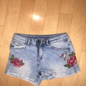 Embroidery shorts with flowers